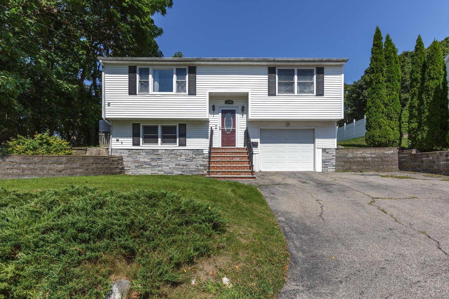 Lodge St, Manchester, NH 03104