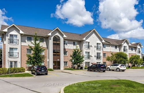305-91 Aspen Springs Dr, Clarington, ON, L1C5J9 | Card Image