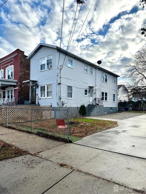 174 Suydam St, New Brunswick, NJ, 08901-2660 | Card Image