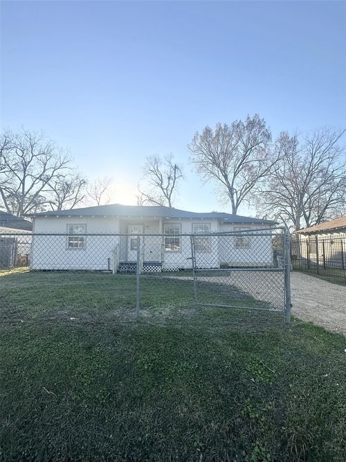 6713 Greenhurst St, Houston, TX, 77091-1811 | Card Image