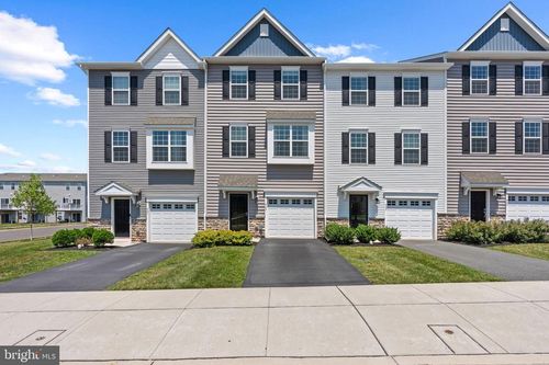 403 Ridgewood Dr, ROYERSFORD, PA, 19468-2894 | Card Image