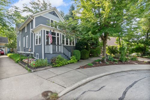 33 N Stone Ave, La Grange, IL, 60525-5923 | Card Image