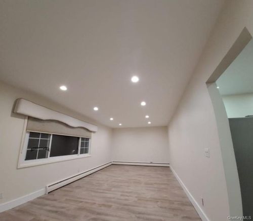 apt-2-30 Amherst Rd, Valley Stream, NY, 11581-3351 | Card Image