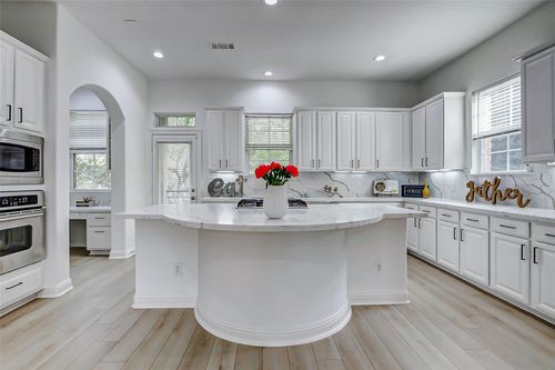 5 Versante Ct, Houston, TX, 77070-6032 | Card Image