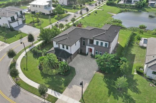 6804 N Stillwater Shores Dr, Davie, FL, 33314-5805 | Card Image