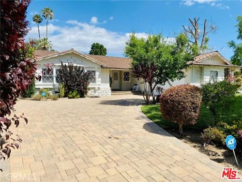 6000 Le Sage Ave, Woodland Hills, CA, 91367-5922 | Card Image