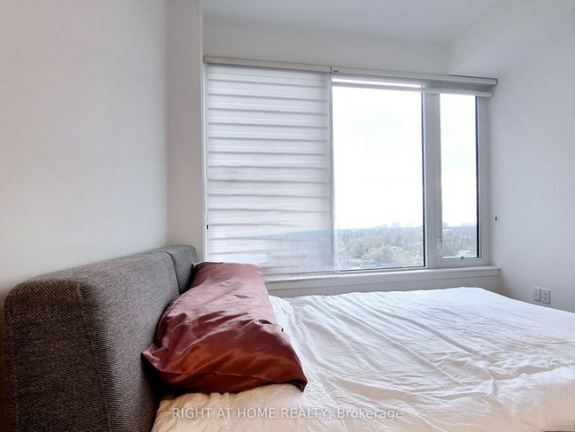 1107 - 75 Canterbury Pl, Condo with 2 bedrooms, 2 bathrooms and 1 parking in North York ON | Image 7