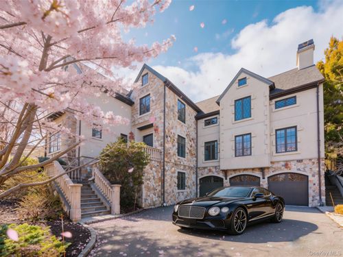 9 Earle Dr, Syosset, NY, 11791-4630 | Card Image