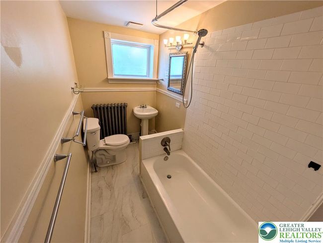 224 N 11 Th St, Townhouse with 4 bedrooms, 3 bathrooms and null parking in Allentown PA | Image 24