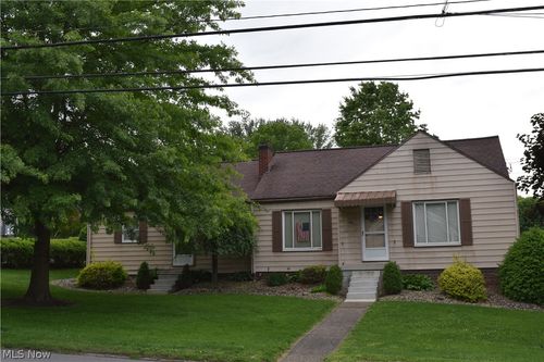 132 N Sugar St, Saint Clairsville, OH, 43950-1303 | Card Image