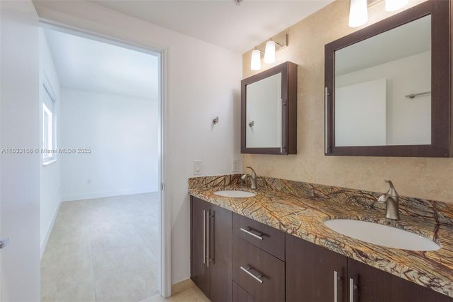 APT-101 - 50 Ocean Lane Dr, Condo with 3 bedrooms, 2 bathrooms and null parking in Key Biscayne FL | Image 41