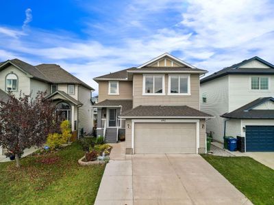 692 Luxstone Landing Sw, House detached with 3 bedrooms, 2 bathrooms and 5 parking in Airdrie AB | Image 1