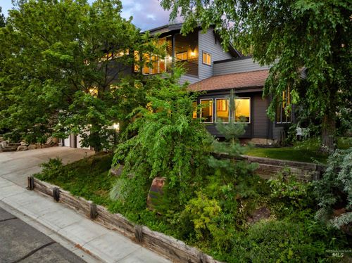 3668 N La Fontana Way, Boise, ID, 83702-1527 | Card Image