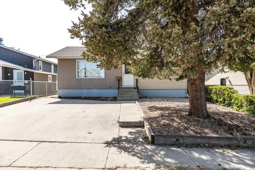 1930 16 Ave Se, Medicine Hat, AB, T1A3T3 | Card Image