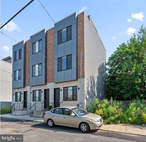 3024 Titan St, PHILADELPHIA, PA, 19146-3611 | Card Image