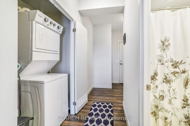 404 - 2093 Fairview St, Condo with 2 bedrooms, 2 bathrooms and 1 parking in Burlington ON | Image 4