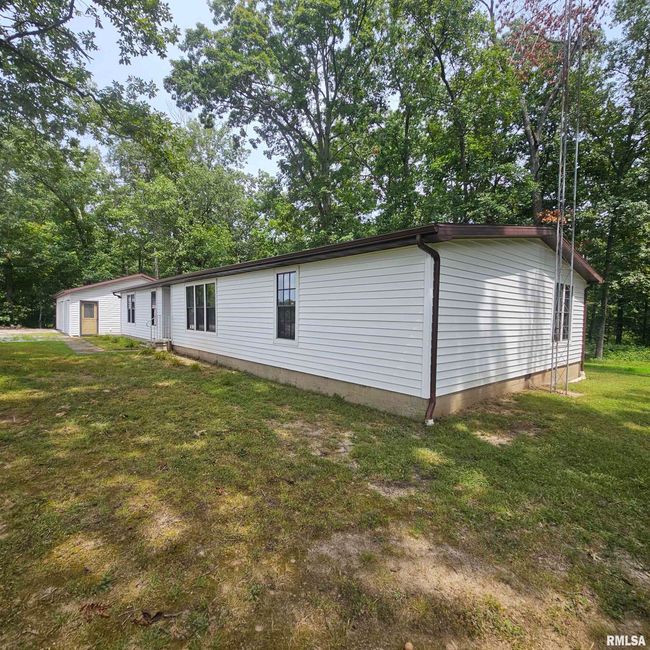 22488 N Mayflower Ln, House other with 3 bedrooms, 2 bathrooms and null parking in Dix IL | Image 7