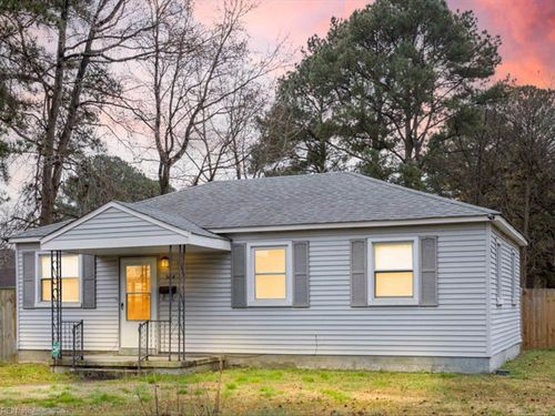 504 Beacon Rd, Portsmouth, VA, 23702-1008 | Card Image