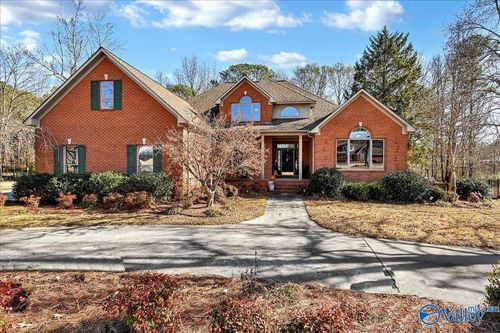 208 Wayward Ave Nw, Hartselle, AL, 35640-7794 | Card Image