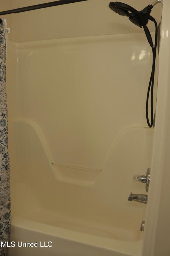 Bathroom | Image 27