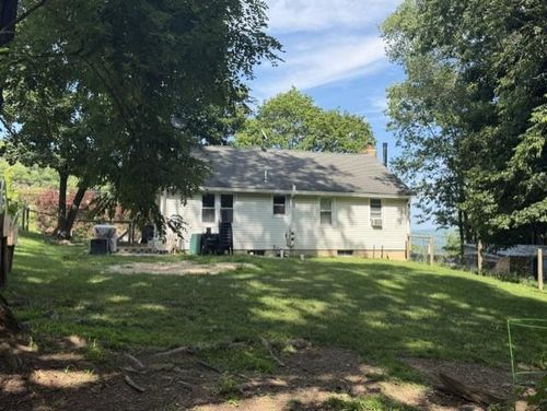 7822 N Delaware Dr, Bangor, PA, 18013-4338 | Card Image