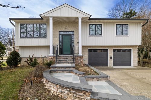 21 Dunhill Rd, Manhasset Hills, NY, 11040-2216 | Card Image