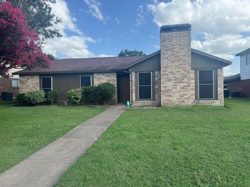 1378 Greenbriar Ln, Lancaster, TX, 75146-1364 | Card Image