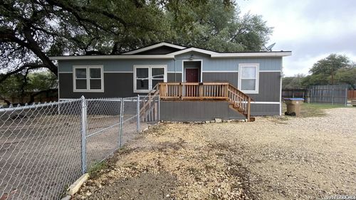 4406 Lost Hills Dr, Elmendorf, TX, 78112-6180 | Card Image