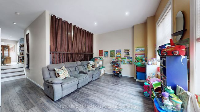 83 Sprucedale Way, Condo with 4 bedrooms, 4 bathrooms and 1 parking in Whitby ON | Image 13
