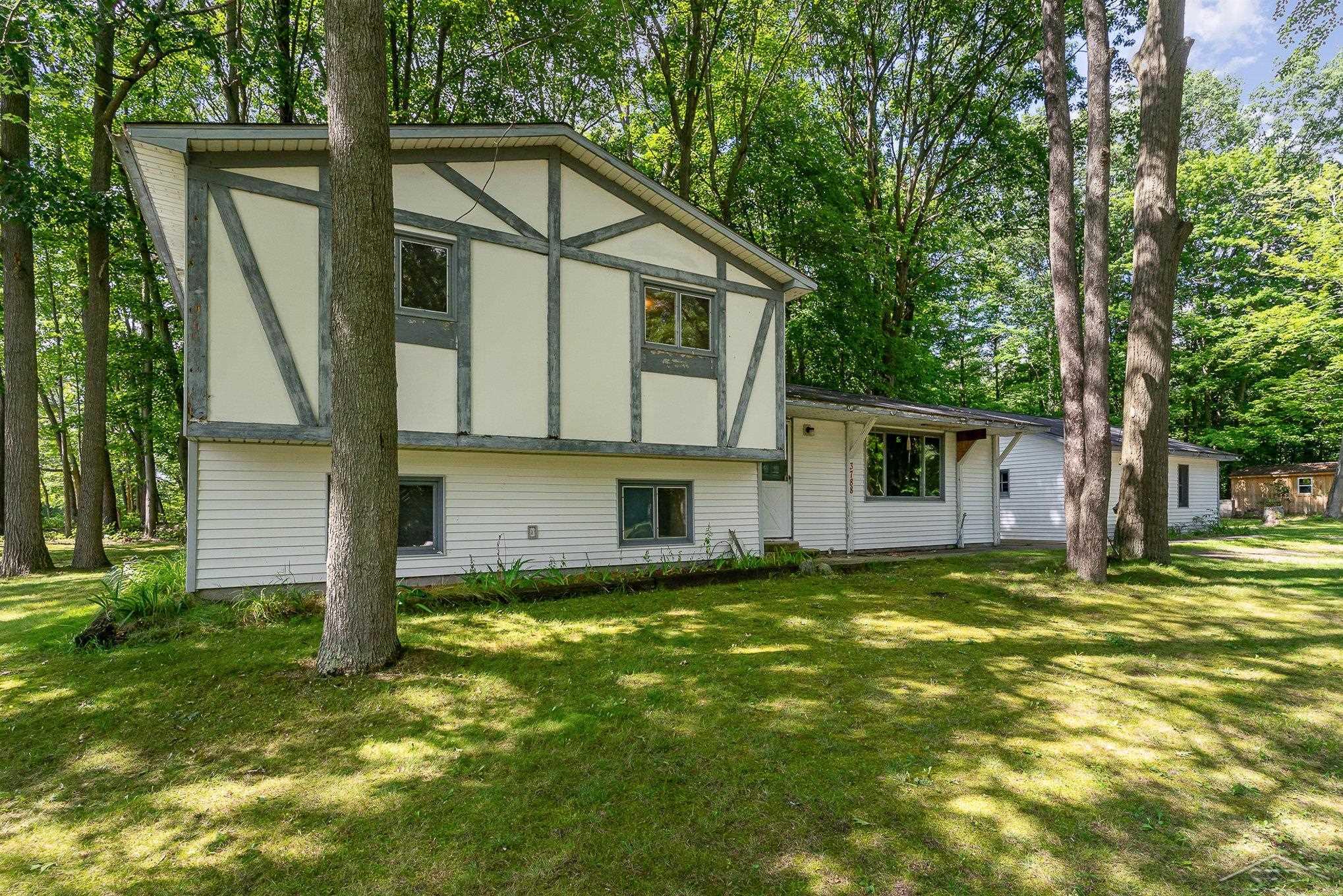 Cedar Rd, Harrison, MI 48625