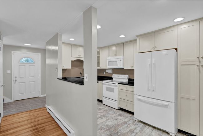 141 - 141 Spring St, Condo with 2 bedrooms, 2 bathrooms and 2 parking in Wethersfield CT | Image 8