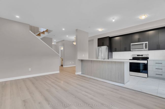 736 Cashmere Terr, House attached with 3 bedrooms, 4 bathrooms and 1 parking in Ottawa ON | Image 16