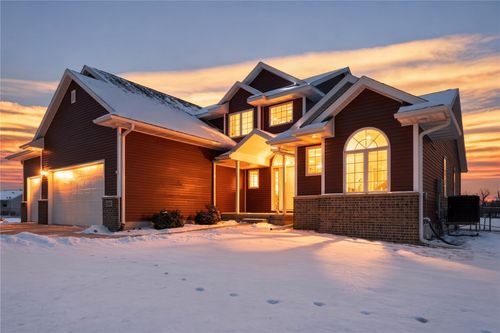 1595 Valentine Cir, Marion, IA, 52302-8910 | Card Image