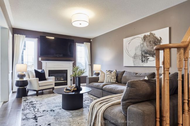 31 Aster Cres, House other with 3 bedrooms, 4 bathrooms and 2 parking in Whitby ON | Image 11