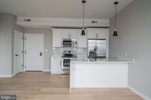 5e-2401 Washington Ave, PHILADELPHIA, PA, 19146-2437 | Card Image