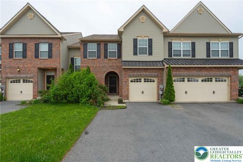 250 Snapdragon Way, ALLENTOWN, PA, 18104-8215 | Card Image