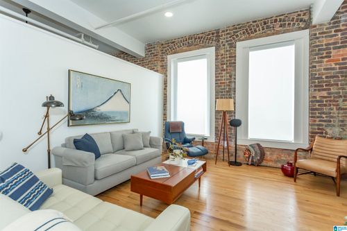 208-300 20th St N, BIRMINGHAM, AL, 35203-3500 | Card Image