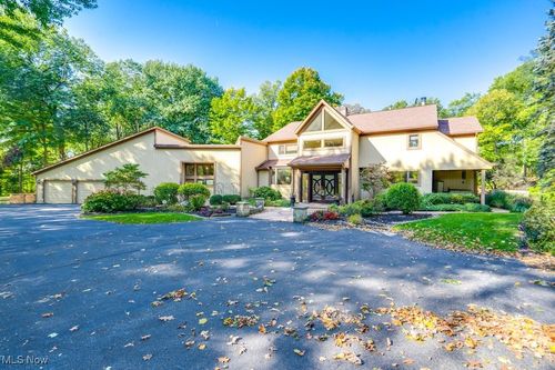 4670 Figgie Dr, Willoughby, OH, 44094-7947 | Card Image