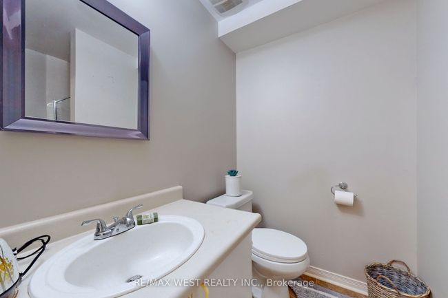 B - 39 Portland Cres, Home with 2 bedrooms, 3 bathrooms and 2 parking in Newmarket ON | Image 21