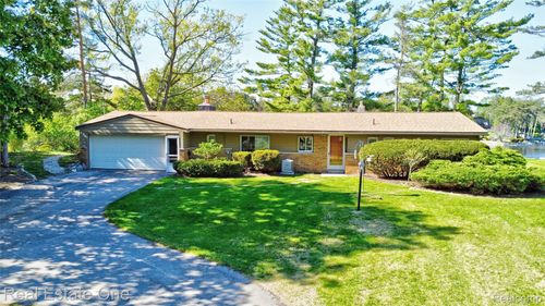 1140 Seneca Rd, Lake Orion, MI, 48362-1351 | Card Image