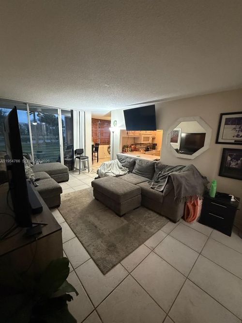 209-9441 Live Oak Pl, Davie, FL, 33324-4766 | Card Image