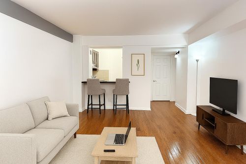 apt-10h-240 E 46th St, New York, NY, 10017-2916 | Card Image