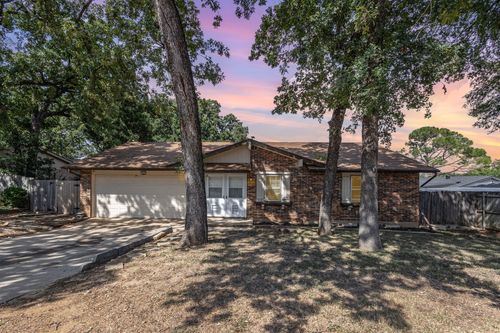 302 Fair Oaks Boulevard, Euless, TX, 76039 | Card Image