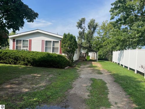 502 Hysell St, Clare, MI, 48617-9407 | Card Image