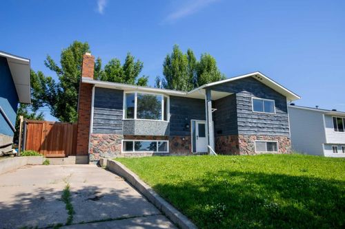 9224 107 Avenue, Grande Prairie, AB, T8V3W8 | Card Image