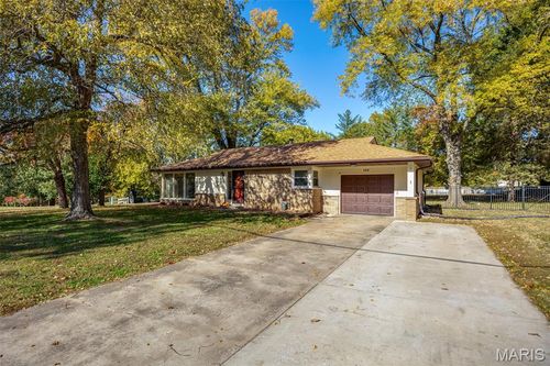 103 Thomas Ter, Edwardsville, IL, 62025-2420 | Card Image