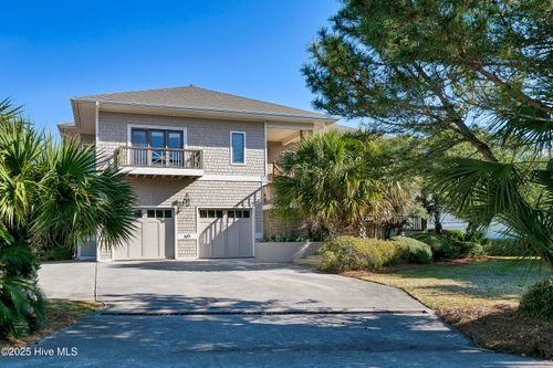 105 Circle Dr, Wrightsville Beach, NC, 28480-5025 | Card Image