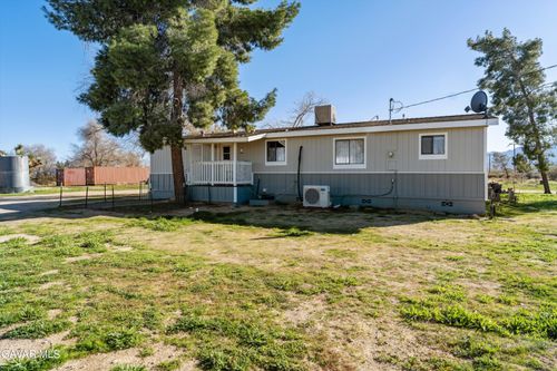 17216 E Avenue T, Llano, CA, 93544-1146 | Card Image