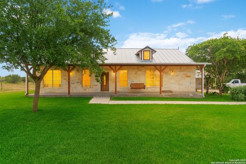 136 County Road 5781, Castroville, TX, 78009-2138 | Card Image