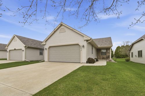 N162W20270 Butternut Ln, Jackson, WI, 53037-9262 | Card Image